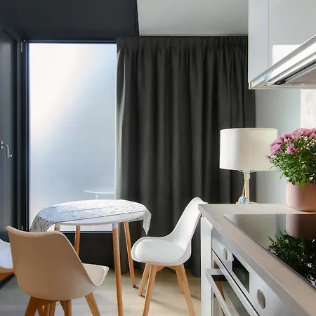 Hostini 2 - Downtown Apartment Como